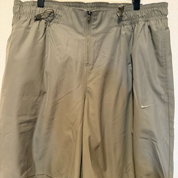 Nike women’s Women's Mid-Rise Repel Trousers Large - Picture 7 of 9